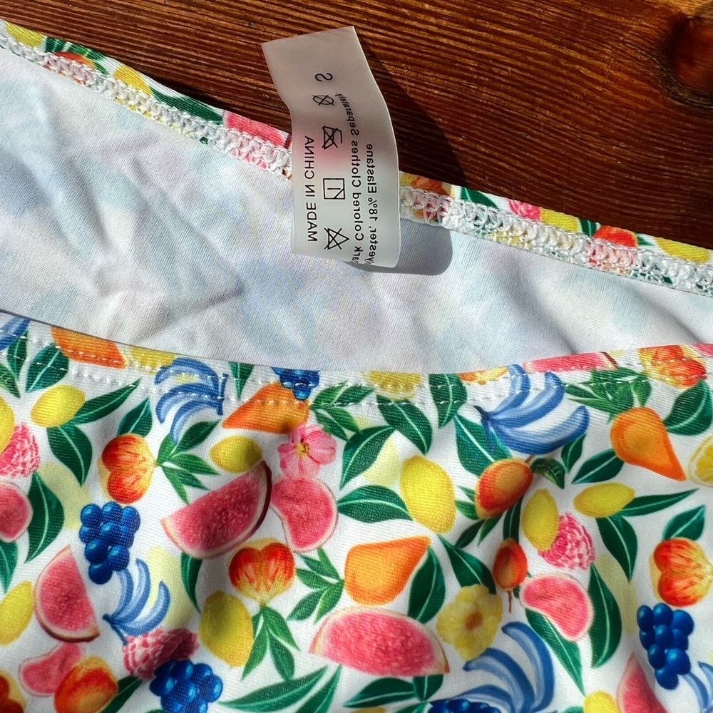 Bikini - Picture 3 of 4